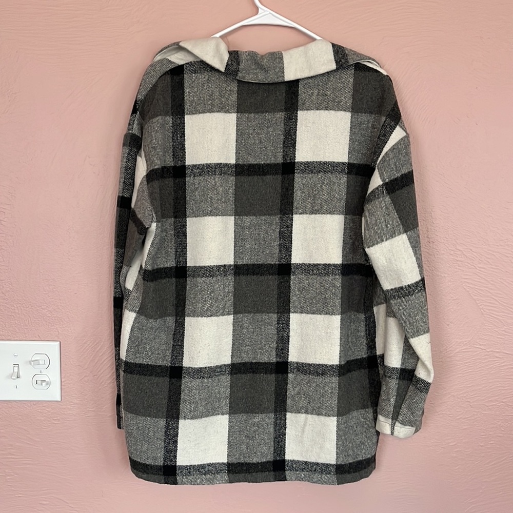 Shacket - Picture 2 of 2